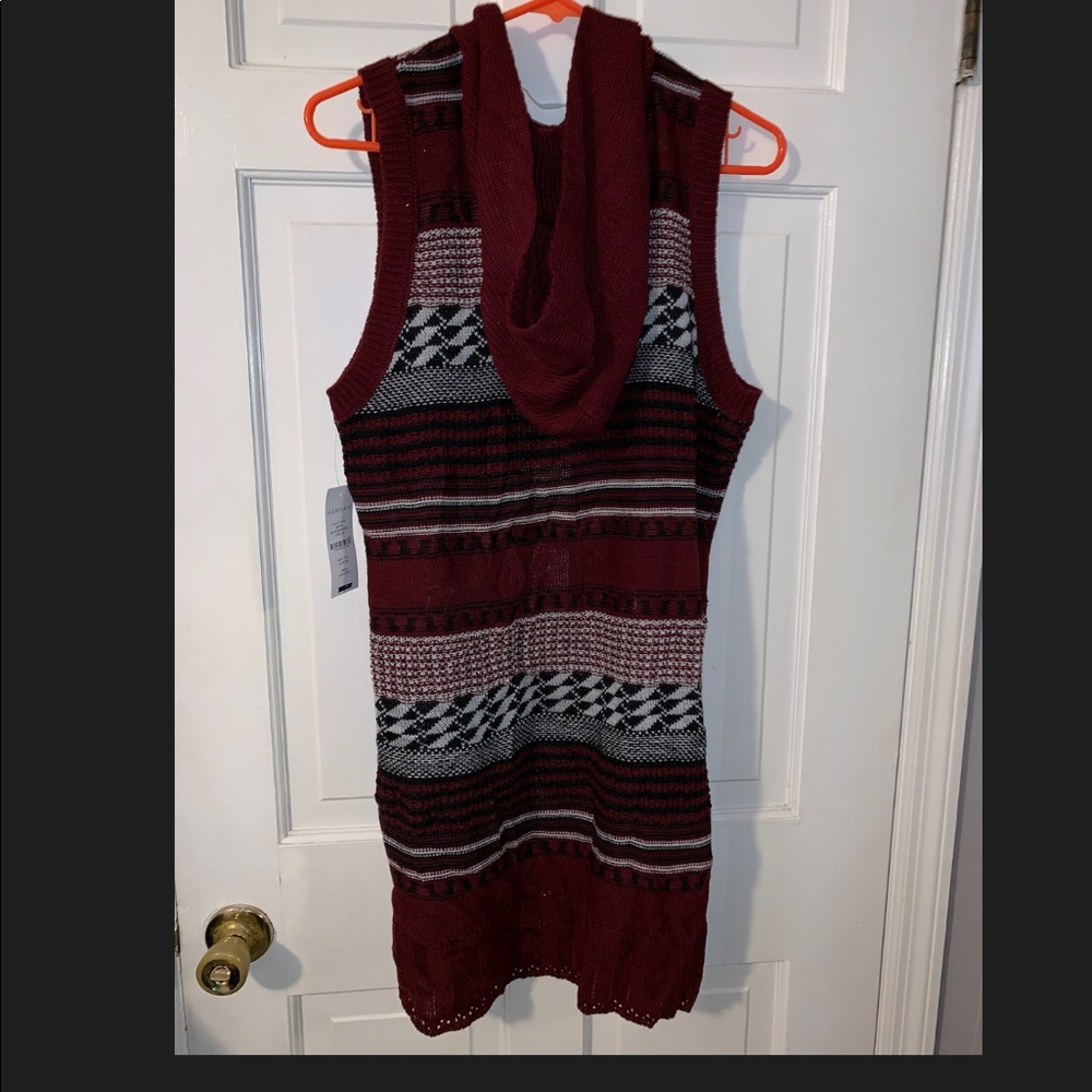 Sleeveless sweater long !! Great patten for fall